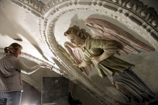 2 płaskorzezby, kosciol powizytkowski lublin B